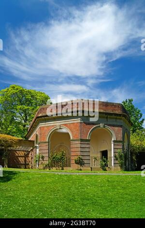 Royaume-Uni, North Yorkshire, Harrogate, Valley Gardens, The Colonnade Banque D'Images