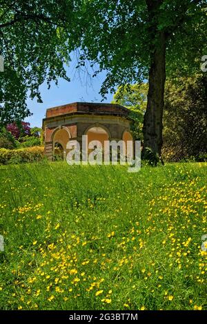 Royaume-Uni, North Yorkshire, Harrogate, Valley Gardens, The Colonnade Banque D'Images