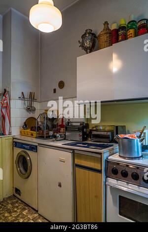 Appartement le drapeau rouge, meublé dans le style de l'époque communiste originale à Sofia, Bulgarie Banque D'Images