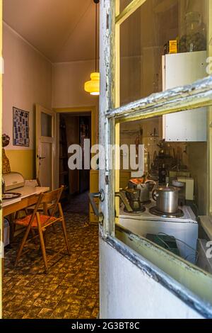 Appartement le drapeau rouge, meublé dans le style de l'époque communiste originale à Sofia, Bulgarie Banque D'Images