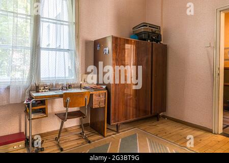 Appartement le drapeau rouge, meublé dans le style de l'époque communiste originale à Sofia, Bulgarie Banque D'Images