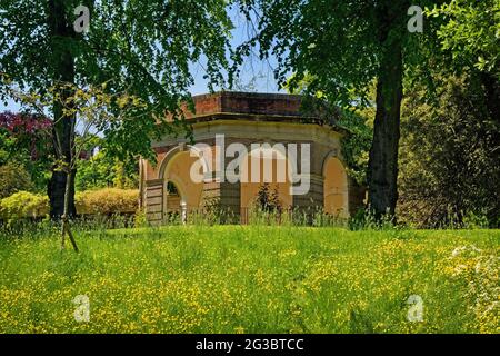 Royaume-Uni, North Yorkshire, Harrogate, Valley Gardens, The Colonnade Banque D'Images