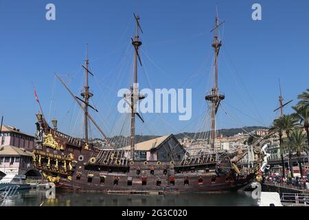 Réplique du musée espagnol Galleon dans le port de Gênes en Italie Banque D'Images