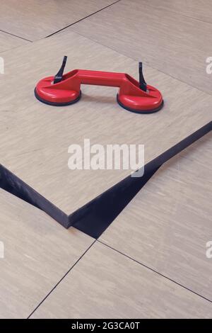 Ventouse à double aspiration pour retirer les carreaux des sols Banque D'Images