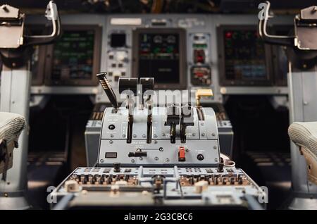 Cabine pilote dans un avion moderne Banque D'Images