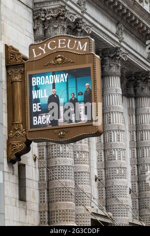 Lyceum Theatre avec Broadway retharner message, 149 West 45th Street, NYC, Etats-Unis Banque D'Images