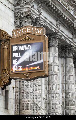 Lyceum Theatre avec Broadway retharner message, 149 West 45th Street, NYC, Etats-Unis Banque D'Images