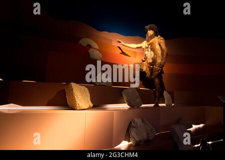 Préhistorique. Neanderthal Homo mâle adulte, basé sur des restes de 40000 ans dans le Musée national de Gobustan. Banque D'Images