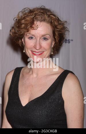 Lisa Banes participe à la soirée d'ouverture de la production de Noel Coward's Present Laughter au American Airlines Theatre de New York le 21 janvier 2010. Crédit photo : Henry McGee/MediaPunch Banque D'Images