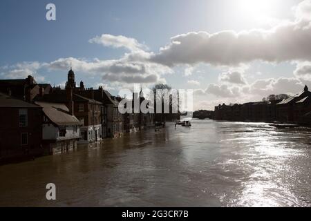 La rivière Ouse de York explose ses berges en février 2020. Banque D'Images