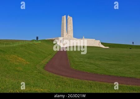 Le Mémorial national du Canada à Vimy lors d'une belle journée de printemps ensoleillée à Givenchy-en-Gohelle (pas-de-Calais), en France Banque D'Images