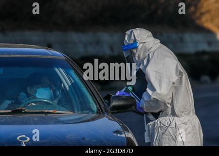 16 juin 2021-Sangju, Corée du Sud-in cette photo est prise le 12 janvier 2021. Un personnel médical vérifie l'infection par le COVID 19 sur la place publique de Sangju, en Corée du Sud. Les nouveaux cas quotidiens de coronavirus en Corée du Sud ont rebondi mercredi à plus de 500 alors que les autorités sanitaires ont augmenté la campagne de vaccination du pays avec un quart de la population en recevant un. Le pays a signalé 545 autres cas de virus, dont 522 infections locales, ce qui porte le nombre total de cas à 149,191, a déclaré l'Agence coréenne de contrôle et de prévention des maladies (KDCA). Banque D'Images