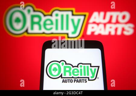 Ukraine. 15 juin 2021. Dans cette illustration, le logo O'Reilly Automotive (O'Reilly Auto Parts) apparaît sur l'écran d'un smartphone et en arrière-plan. (Photo de Pavlo Gonchar/SOPA Images/Sipa USA) crédit: SIPA USA/Alay Live News Banque D'Images