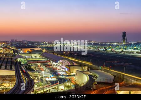 Dubaï, Émirats arabes Unis - 27 mai 2021 : vue d'ensemble de l'aéroport de Dubaï terminal 3 (DXB) aux Émirats arabes Unis. Banque D'Images