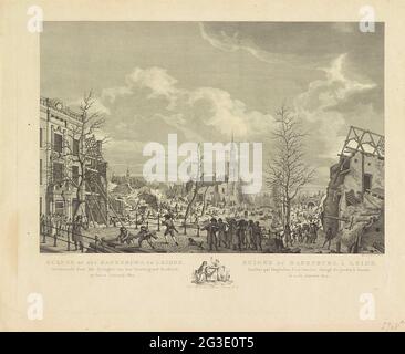 Ruines sur le Rapobourg à Leiden après la catastrophe, 1807; ruines sur le Rapobourg, plomb, causé par le saut d'un navire avec de la poudre à canon, le 12 janvier 1807 / ruines du Rapobourg, à Leide (...). Face du pont Nieuwsteeg sur la zone détruite après la catastrophe de la poudre à canon sur la Rapoenburg (grange en pierre) à Leiden le 12 janvier 1807. Nettoyage après la catastrophe, le centre de Sauaihal, à gauche au loin de Pieterskerk. Au premier plan, le corps d'une victime est réalisé. Dans la marge entre les deux titres une vignette avec le jeune de la ville de Leiden soulevé par l'espoir. Un relevé imprimé fait partie de l'énoncé Banque D'Images
