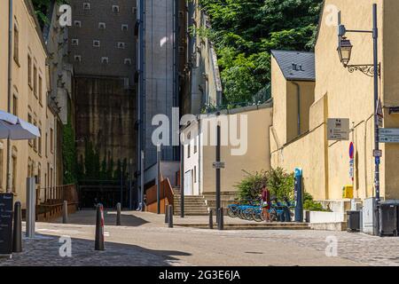 L'ascenseur panoramique Pfaffenthal transporte les passagers de la vallée de l'Alzette au centre-ville supérieur de Luxembourg en 30 secondes Banque D'Images