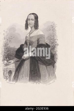 Femme avec rose devant la balustrade. . Banque D'Images