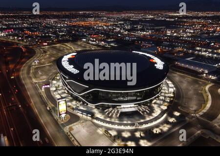 Vue aérienne du stade Allegiant, le lundi 8 mars 2021, à Las Vegas. Le stade abrite les Las Vegas Raiders et les rebelles de l'UNLV. Banque D'Images