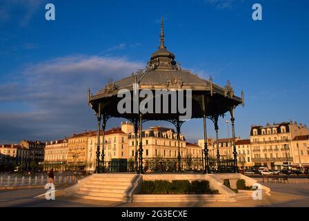 FRANCE. DROME (26) VALENCE LE KIOSQUE PEYNET, L'ESPLANADE DU CHAMP DE MARS Banque D'Images