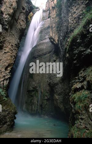 FRANCE. DROME (26) OMBLEZE (PARC-NATUREL-RÉGIONAL-DE-VERCORS) OMBLEZE GORGE WATERFALL DRUISE (DE LA DRUISE) Banque D'Images