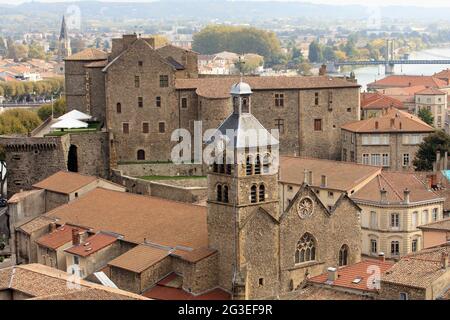 FRANCE. ARDÈCHE (07) TOURNON SUR RHONE LE CHÂTEAU L'ÉGLISE SAINT JULIEN Banque D'Images