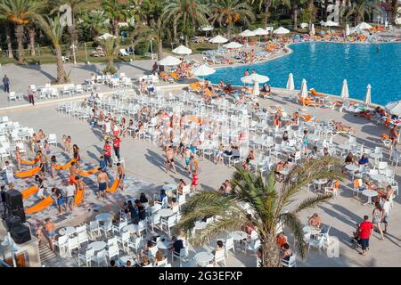 Antalya, Turquie-18 octobre 2013 : spectacle d'animation des touristes à l'hôtel dans un après-midi d'été. Banque D'Images