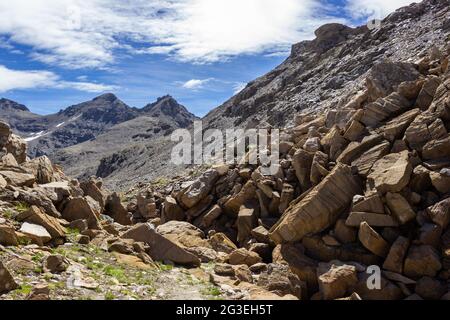 Sentier de randonnée dans la vallée de Cogne, Aoste, Italie. Vue depuis le chemin vers le sommet de Creya. Banque D'Images