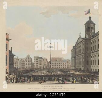 Fête de la liberté sur la place du Dam à Amsterdam, le 4 mars 1795 ; la fête de la joie, qui a accueilli le Vryheid-Boom à Amsterdam, a célébré les 1795 mars. La première année de la liberté Batavienne. Fête de la liberté, célébrée avec l'initiation de l'arbre de la liberté sur le barrage d'Amsterdam, le 4 mars 1795. Vue depuis le Nieuwedijk sur le barrage jusqu'à Kalverstraat. Sur le barrage, un pendule de femmes danse autour de l'arbre de la liberté, la place est déposée par des soldats. Banque D'Images
