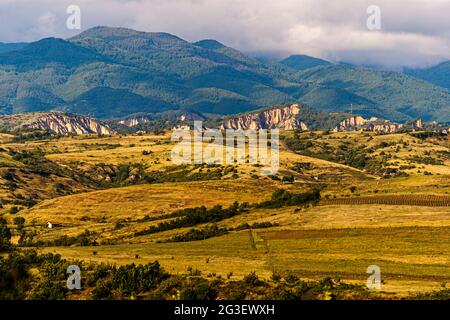 Pyramides de la Terre de Melnik vues depuis le domaine familial de Zornitza. Lozenitsa, Bulgarie Banque D'Images