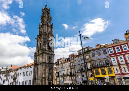 La tour de Clerigos est le principal point de repère de la ville de Porto, Portugal Banque D'Images