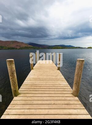 La jetée du « Ashness Bridge » sur Derwent Water, dans le Lake District, en Angleterre Banque D'Images