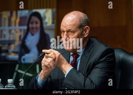 Washington, États-Unis d'Amérique. 15 juin 2021. Leon Rodriguez, associé, Seyfarth Shaw LLP, comparaît devant une audience du Comité sénatorial de la magistrature pour examiner H.R.6, afin d'autoriser l'annulation de la suppression et l'ajustement du statut de certains étrangers, dans l'immeuble du Sénat Dirksen à Washington, DC, le mardi 15 juin 2021. Crédit: Rod Lamkey/CNP/Sipa USA crédit: SIPA USA/Alay Live News Banque D'Images