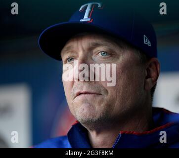 Arlington, États-Unis. 20 avril 2018. Dans une image du fichier du 20 avril 2018, Jeff Banister, directeur des Texas Rangers, est dans le dugout au Globe Life Park à Arlington, Texas, contre les Seattle Mariners. (Photo de Max Faulkner/fort Worth Star-Telegram/TNS/Sipa USA) Credit: SIPA USA/Alay Live News Banque D'Images