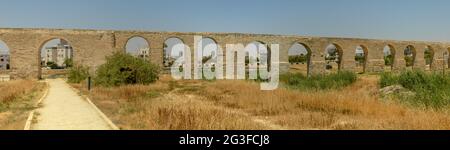 Ancien aqueduc romain à Larnaca dans l'île de Chypre Banque D'Images