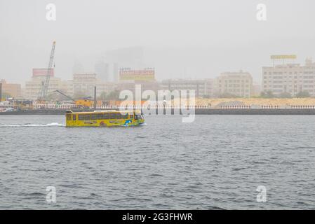 Wonder bus à Dubai Creek à Deira, Émirats Arabes Unis. Banque D'Images