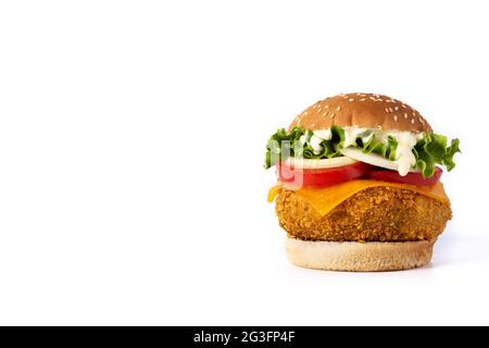 Hamburger de poulet croustillant au fromage sur fond blanc Banque D'Images