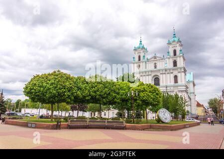 GRODNO, BÉLARUS - 22 MAI 2021 : Cathédrale Saint François Xavier à Grodno, façade de l'église de Farny, principale église catholique de la région de Grodno, Bélarus Banque D'Images