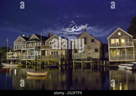 Maisons au-dessus de l'eau sur la côte de Nantucket Banque D'Images
