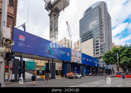 24 avril 2021 Sydney, Australie : les travaux se poursuivent à la station Martin place dans le cadre du métro de Sydney, le plus grand projet de transport public d'Australie. Banque D'Images