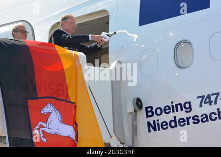 Taufe des neuen Lufthansa Super Jumbos 747-8 durch MinisterprÃ¤dissident Stephan Weil auf den Namen Niedersachsen Banque D'Images