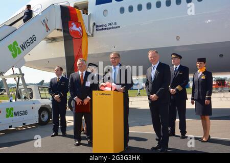 Taufe des neuen Super Jumbos 747-8 durch Lufthansa CEO Carsten Spohr und MinisterprÃ¤sident Stephan Weil auf den Namen Niedersac Banque D'Images