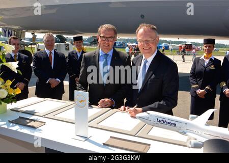 Taufe des neuen Lufthansa Super Jumbos 747-8 durch Lufthansa CEO Carsten Spohr und MinisterprÃ¤sident Stephan Weil auf den Nom Banque D'Images