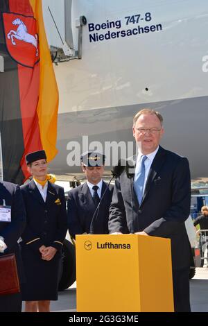 Taufe des neuen Lufthansa Super Jumbos 747-8 durch MinisterprÃ¤dissident Stephan Weil auf den Namen Niedersachsen Banque D'Images