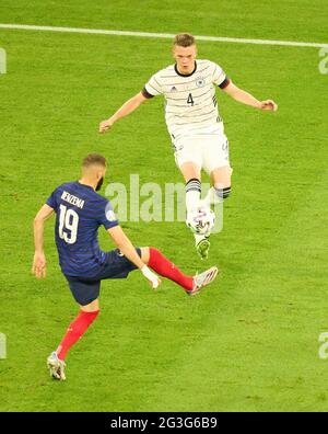 Matthias GINTER, DFB 4 concourent pour le ballon, s'attaquer, duel, header, zweikampf, Action, lutte contre Karim Benzema, FRA 19 dans le groupe F Match FRANCE - ALLEMAGNE 1-0 aux Championnats d'Europe de football UEFA 2020 dans la saison 2020/2021 le 15 juin 2021 à Munich, Allemagne. © Peter Schatz / Alamy Live News Banque D'Images