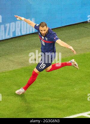 Karim Benzema, FRA 19 Célébrez son objectif secondaire, annulé par VAR, dans le match du Groupe F FRANCE - ALLEMAGNE 1-0 aux Championnats d'Europe de football UEFA 2020 en saison 2020/2021 le 15 juin 2021 à Munich, Allemagne. © Peter Schatz / Alamy Live News Banque D'Images