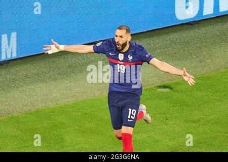 Karim Benzema, FRA 19 Célébrez son objectif secondaire, annulé par VAR, dans le match du Groupe F FRANCE - ALLEMAGNE 1-0 aux Championnats d'Europe de football UEFA 2020 en saison 2020/2021 le 15 juin 2021 à Munich, Allemagne. © Peter Schatz / Alamy Live News Banque D'Images