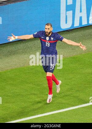 Karim Benzema, FRA 19 Célébrez son objectif secondaire, annulé par VAR, dans le match du Groupe F FRANCE - ALLEMAGNE 1-0 aux Championnats d'Europe de football UEFA 2020 en saison 2020/2021 le 15 juin 2021 à Munich, Allemagne. © Peter Schatz / Alamy Live News Banque D'Images