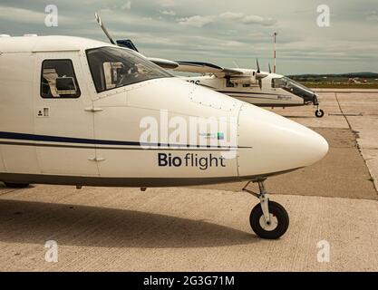 Un Vulcanair P68C enregistré au Danemark en vol à l'extérieur de l'aéroport d'Aberdeen à la fin de mai 2021. Banque D'Images