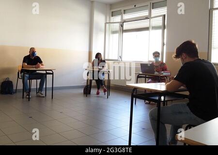 Italie, Arezzo, 16 juin 2021 : École technique industrielle Galileo Galilei, premier jour des examens de maturité 2020. Examen oral de l'étudiant, avec masque et distance de sécurité. Tests écrits annulés en raison de Covid-19 (coronavirus) photo © Daiano Cristini/Sintesi/Alamy Live News Banque D'Images