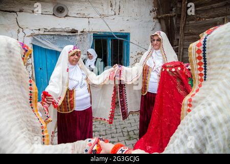 Nallihan,Ankara,Turquie - 05-12-2016: Mariage traditionnel de village en Anatolie Banque D'Images